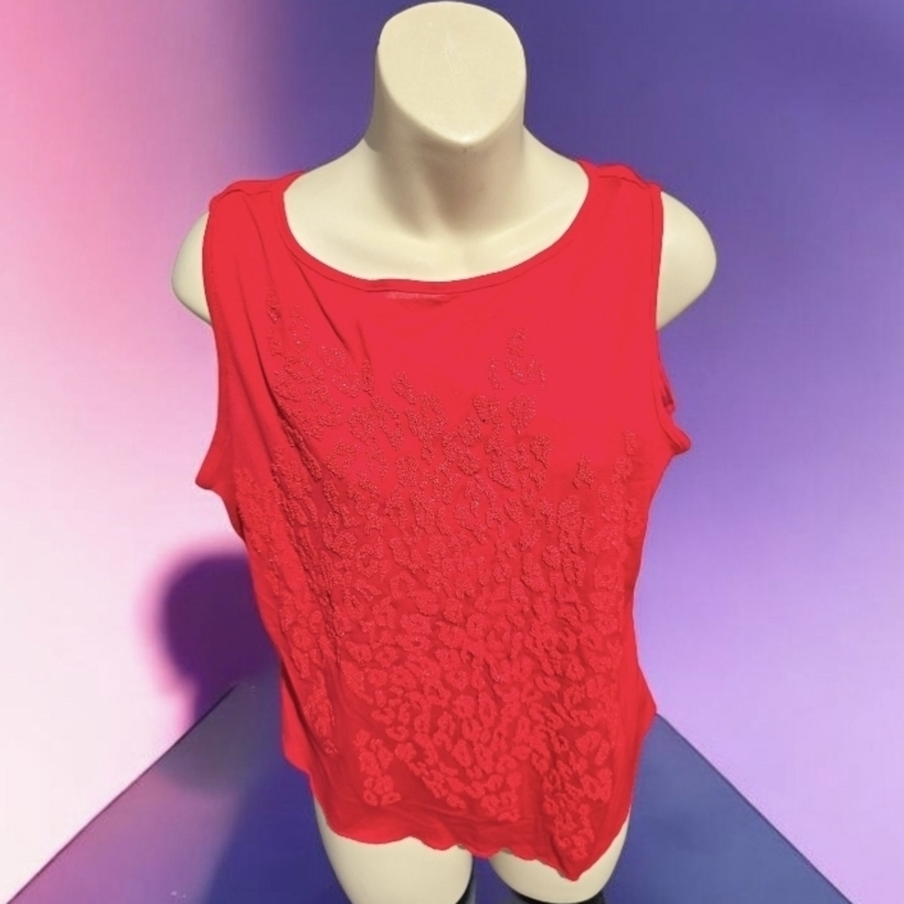 Thalia Sodi Women’s Red Sleeveless Blouse Size Large Keyhole Back Built-in Bra